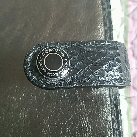 Authentic Coach leather agenda wallet - Picture 2 of 7